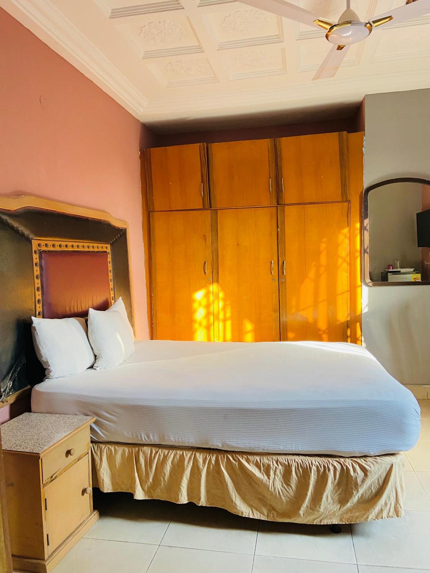 Heaven Gate Hotel Акра Екстериор снимка